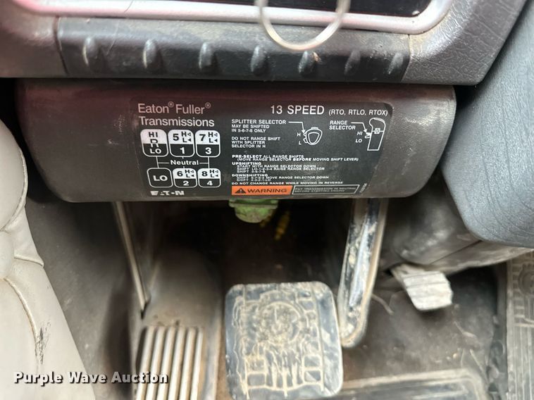 image for item DO5018 2014 Kenworth T800  semi truck