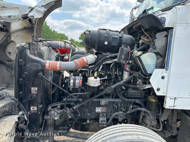 image for item DO5018 2014 Kenworth T800  semi truck