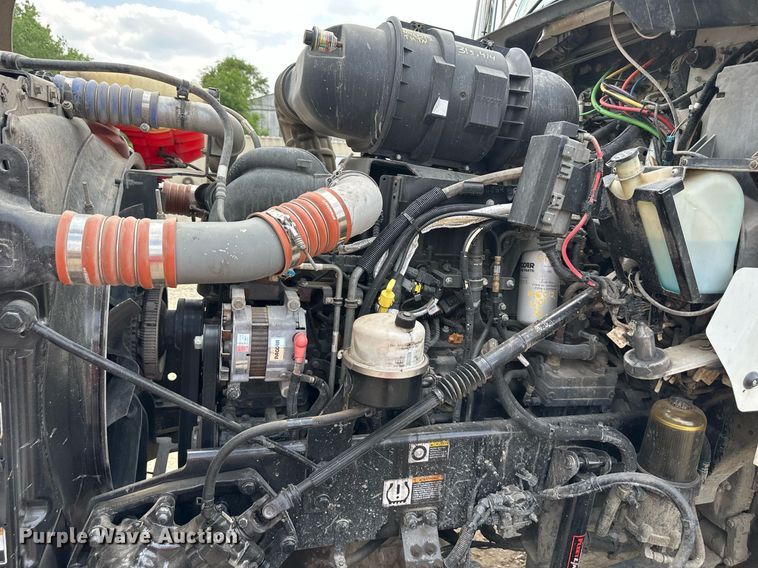 image for item DO5018 2014 Kenworth T800  semi truck