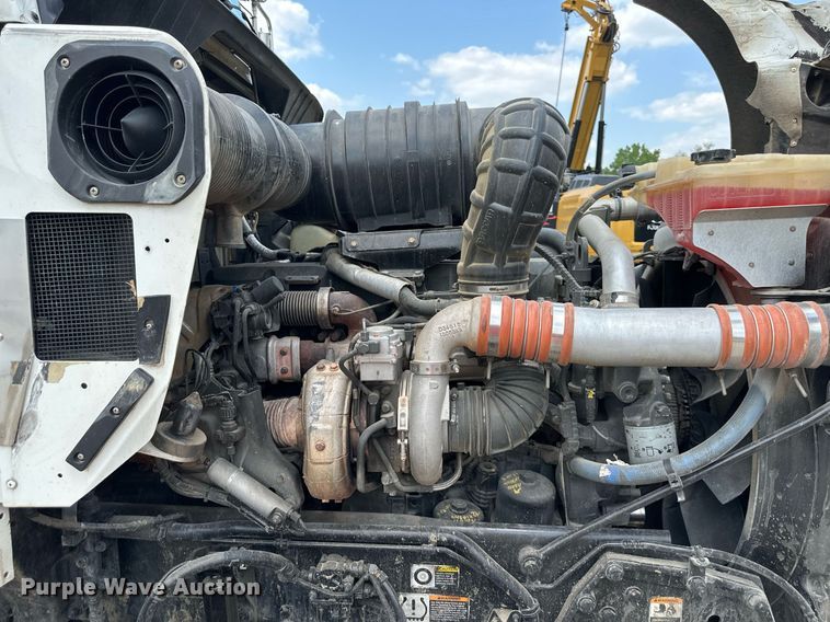 image for item DO5018 2014 Kenworth T800  semi truck