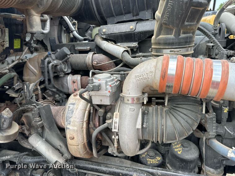 image for item DO5018 2014 Kenworth T800  semi truck