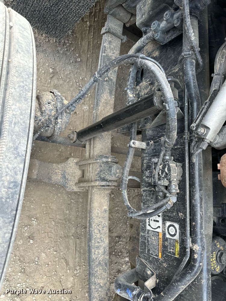 image for item DO5018 2014 Kenworth T800  semi truck