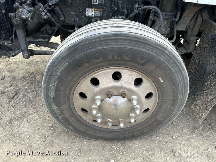 image for item DO5018 2014 Kenworth T800  semi truck