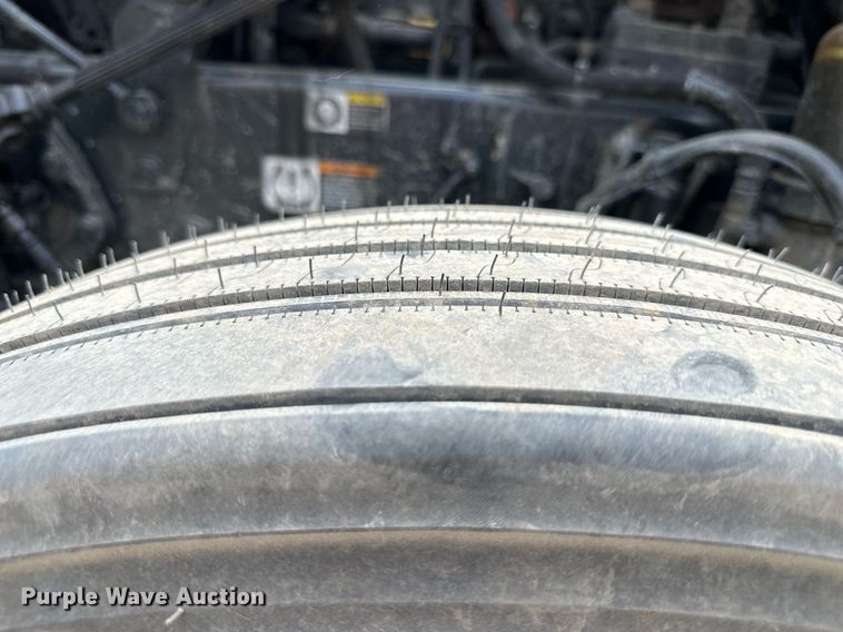 image for item DO5018 2014 Kenworth T800  semi truck