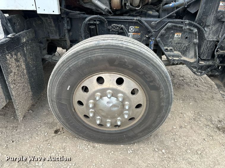 image for item DO5018 2014 Kenworth T800  semi truck