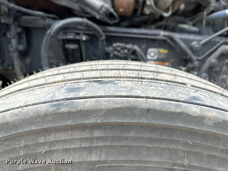 image for item DO5018 2014 Kenworth T800  semi truck