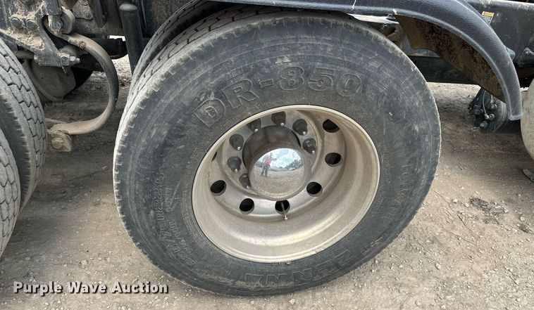 image for item DO5018 2014 Kenworth T800  semi truck