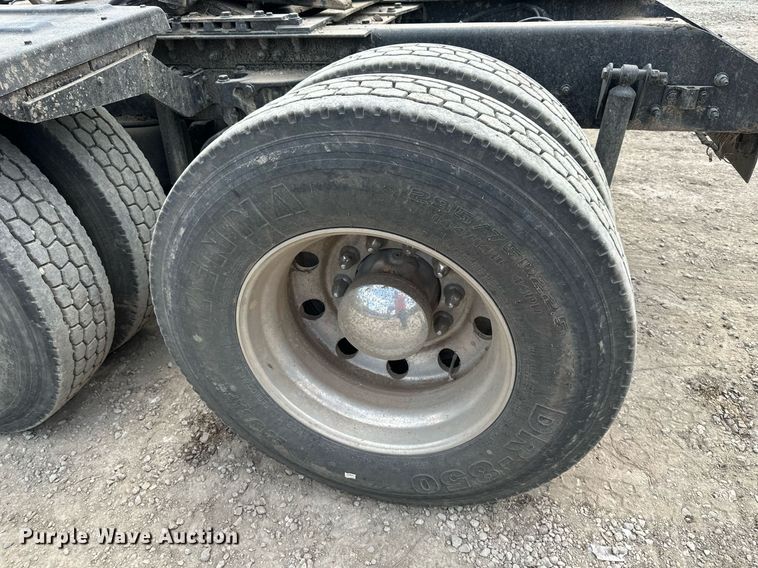 image for item DO5018 2014 Kenworth T800  semi truck