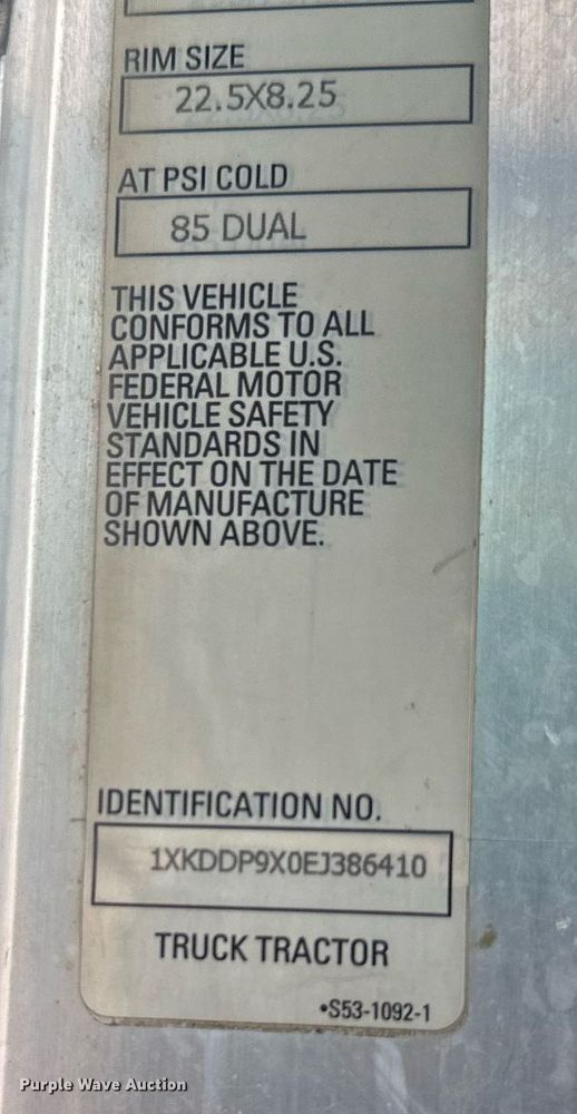 image for item DO5018 2014 Kenworth T800  semi truck