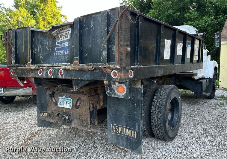 image for item DO5023 2006 GMC C6500  dump truck