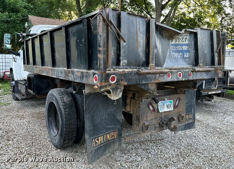 image for item DO5023 2006 GMC C6500  dump truck