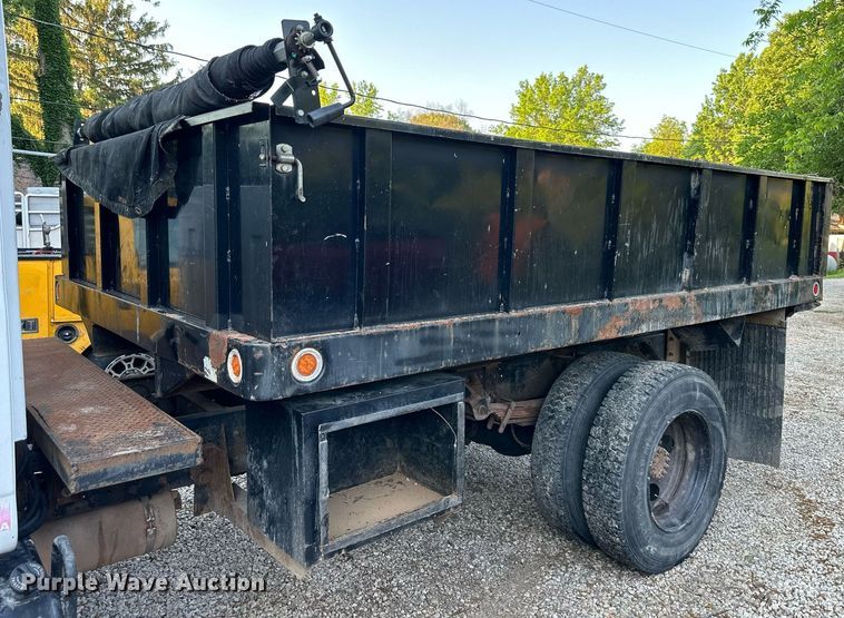 image for item DO5023 2006 GMC C6500  dump truck
