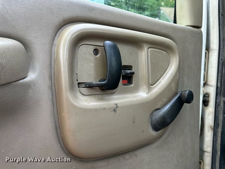 image for item DO5023 2006 GMC C6500  dump truck