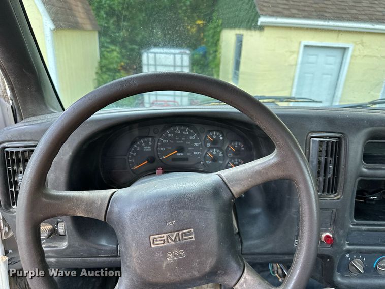 image for item DO5023 2006 GMC C6500  dump truck