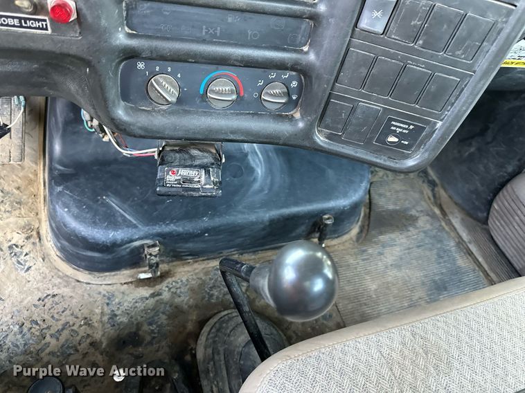 image for item DO5023 2006 GMC C6500  dump truck