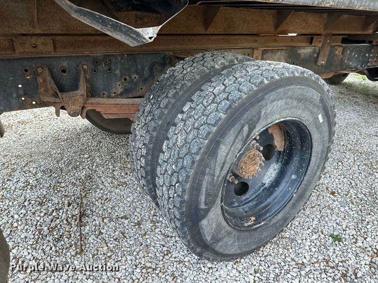 image for item DO5023 2006 GMC C6500  dump truck