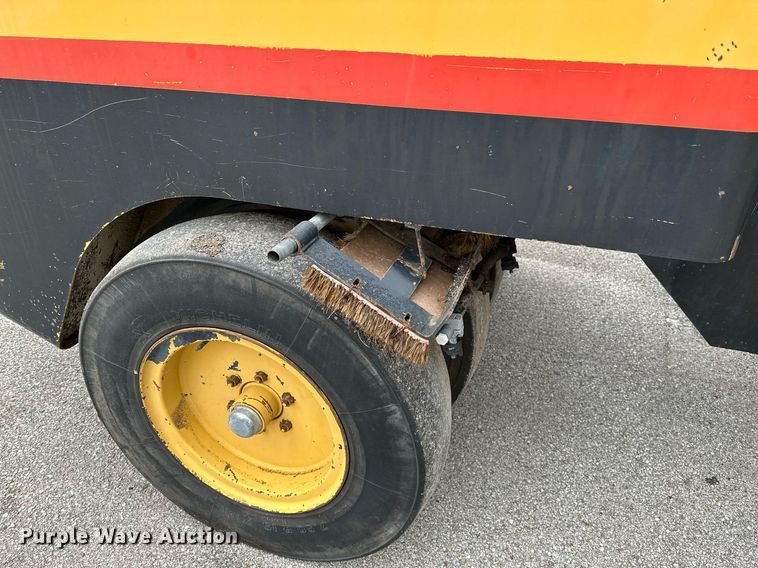 image for item DP3152 2000 Hypac C530AH  pneumatic roller