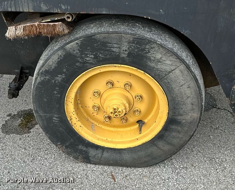 image for item DP3152 2000 Hypac C530AH  pneumatic roller