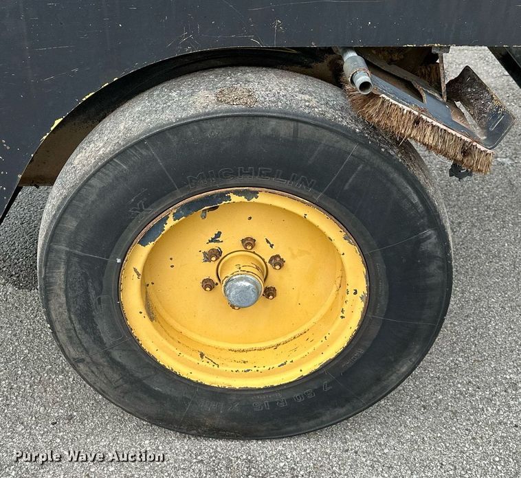 image for item DP3152 2000 Hypac C530AH  pneumatic roller