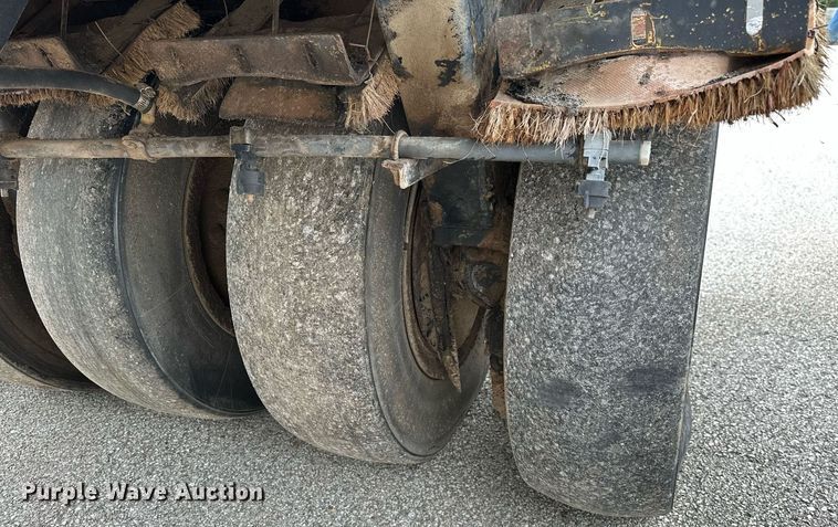 image for item DP3152 2000 Hypac C530AH  pneumatic roller