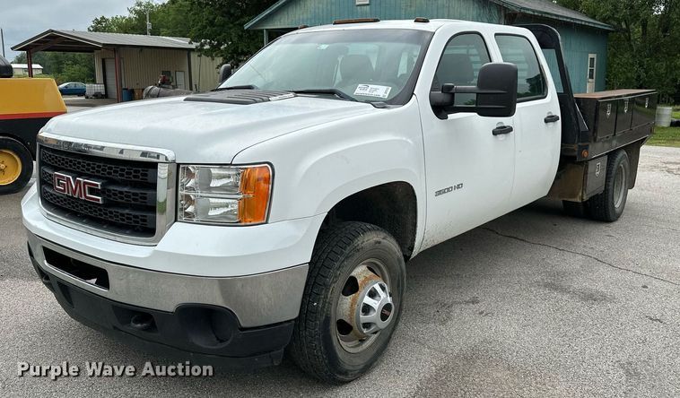 image for item DP3153 2013 GMC Sierra 3500HD  Crew Cab flatbed pickup truck