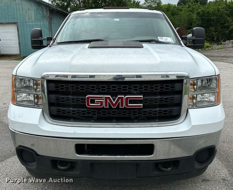 image for item DP3153 2013 GMC Sierra 3500HD  Crew Cab flatbed pickup truck