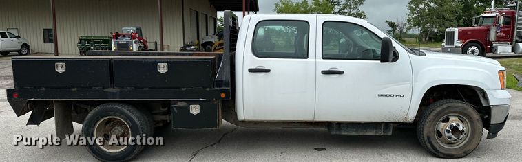 image for item DP3153 2013 GMC Sierra 3500HD  Crew Cab flatbed pickup truck