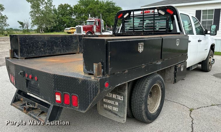 image for item DP3153 2013 GMC Sierra 3500HD  Crew Cab flatbed pickup truck