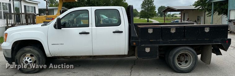 image for item DP3153 2013 GMC Sierra 3500HD  Crew Cab flatbed pickup truck