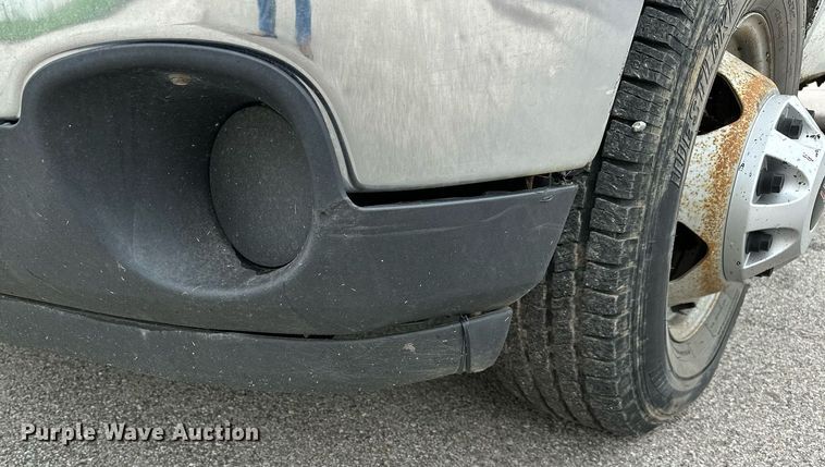 image for item DP3153 2013 GMC Sierra 3500HD  Crew Cab flatbed pickup truck