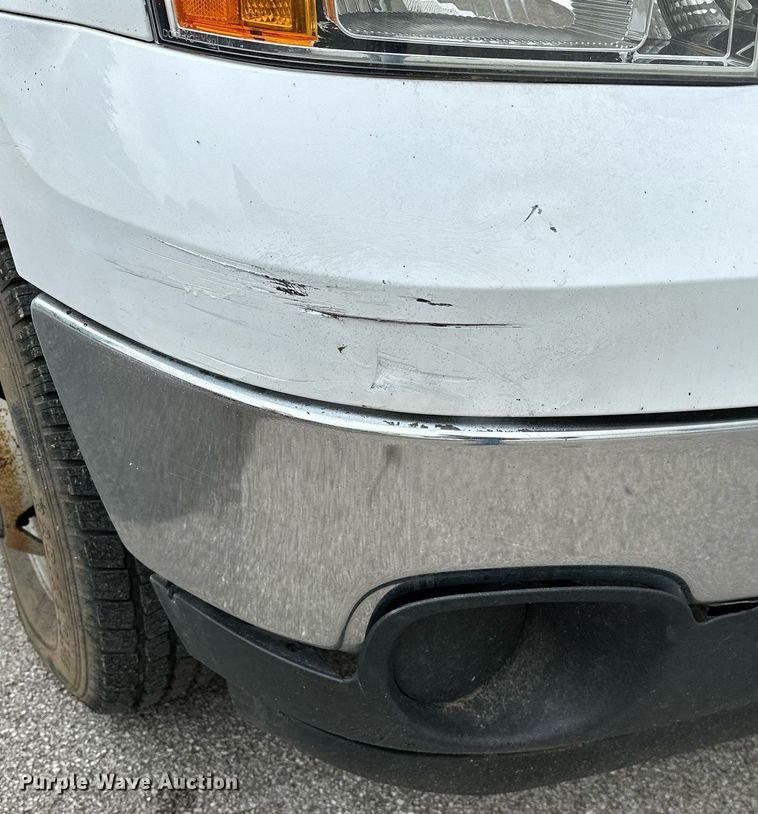 image for item DP3153 2013 GMC Sierra 3500HD  Crew Cab flatbed pickup truck