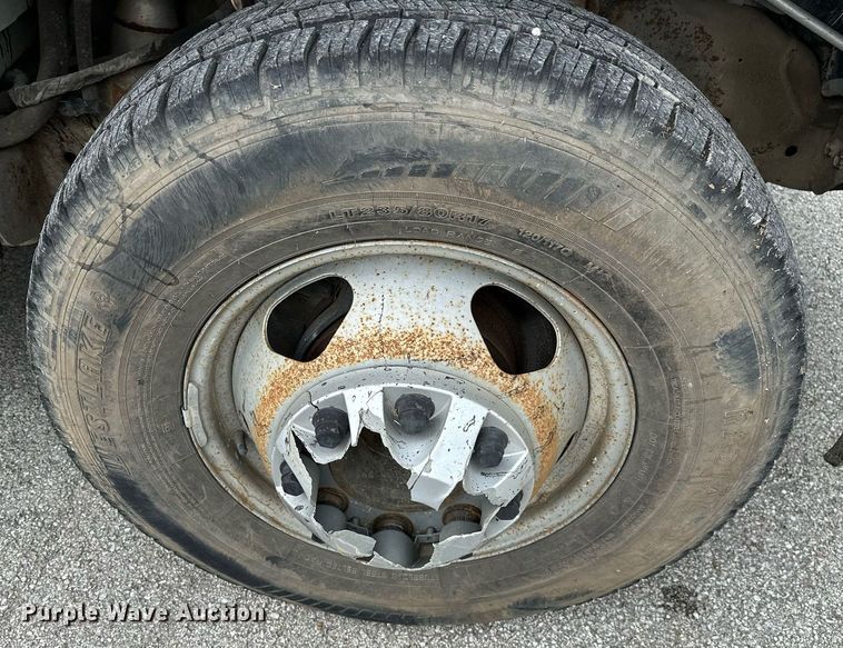 image for item DP3153 2013 GMC Sierra 3500HD  Crew Cab flatbed pickup truck