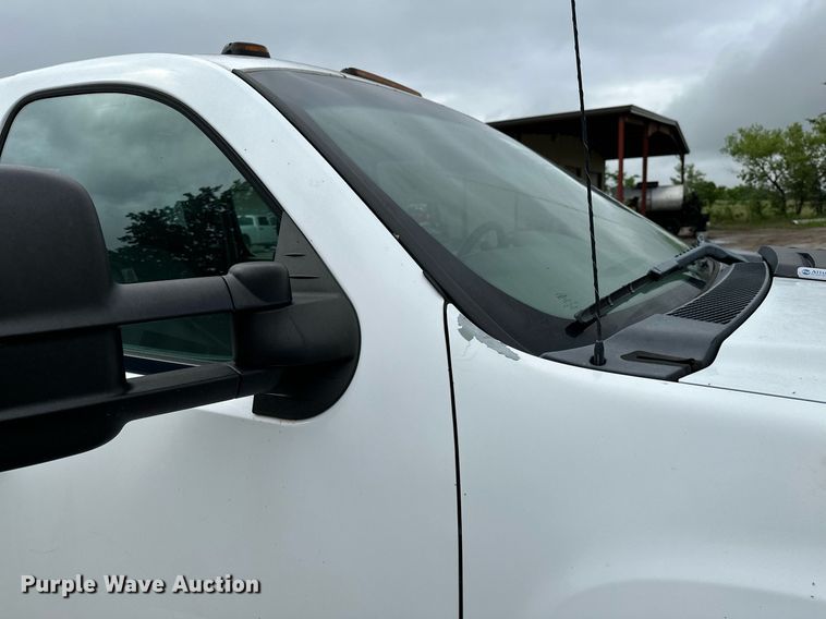 image for item DP3153 2013 GMC Sierra 3500HD  Crew Cab flatbed pickup truck