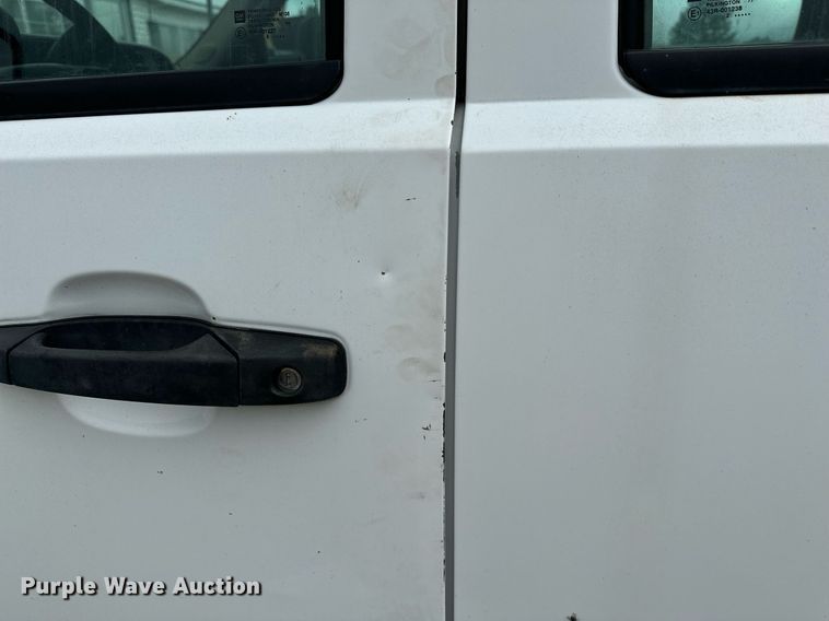 image for item DP3153 2013 GMC Sierra 3500HD  Crew Cab flatbed pickup truck