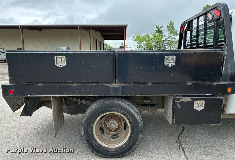 image for item DP3153 2013 GMC Sierra 3500HD  Crew Cab flatbed pickup truck