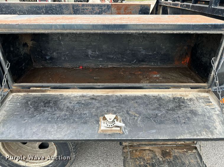 image for item DP3153 2013 GMC Sierra 3500HD  Crew Cab flatbed pickup truck