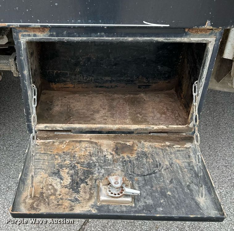 image for item DP3153 2013 GMC Sierra 3500HD  Crew Cab flatbed pickup truck