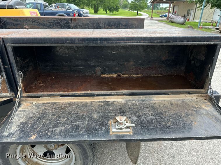 image for item DP3153 2013 GMC Sierra 3500HD  Crew Cab flatbed pickup truck