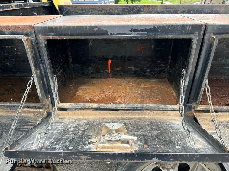 image for item DP3153 2013 GMC Sierra 3500HD  Crew Cab flatbed pickup truck