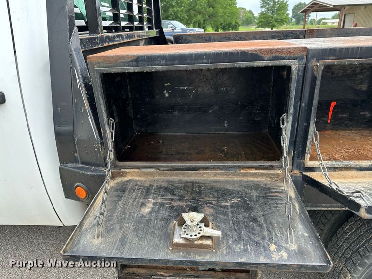 image for item DP3153 2013 GMC Sierra 3500HD  Crew Cab flatbed pickup truck