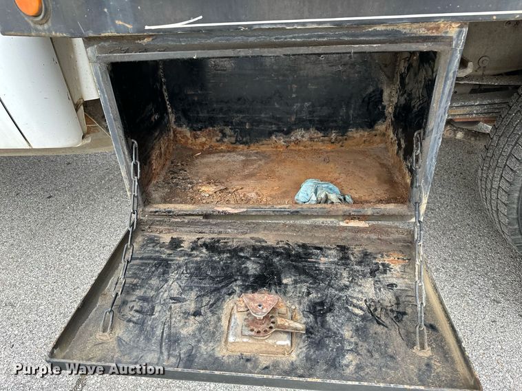 image for item DP3153 2013 GMC Sierra 3500HD  Crew Cab flatbed pickup truck