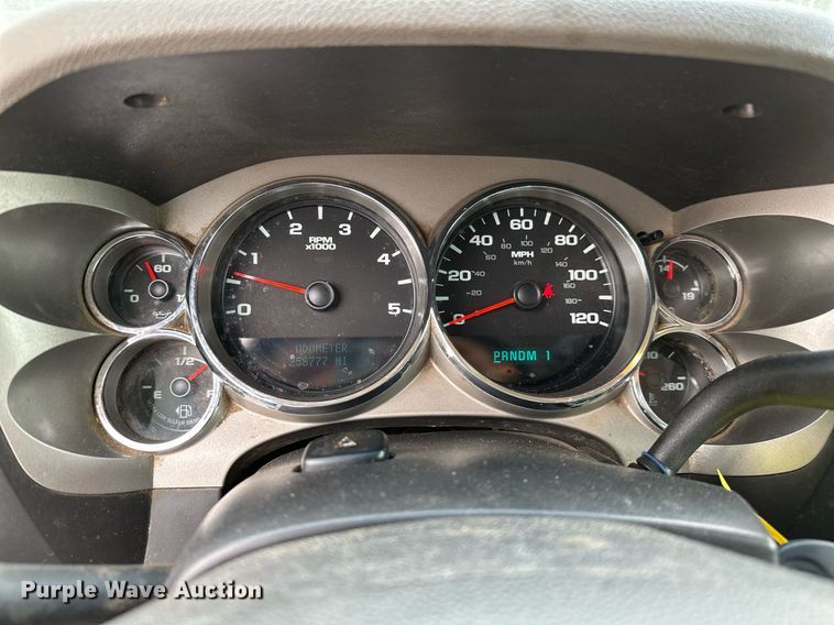 image for item DP3153 2013 GMC Sierra 3500HD  Crew Cab flatbed pickup truck