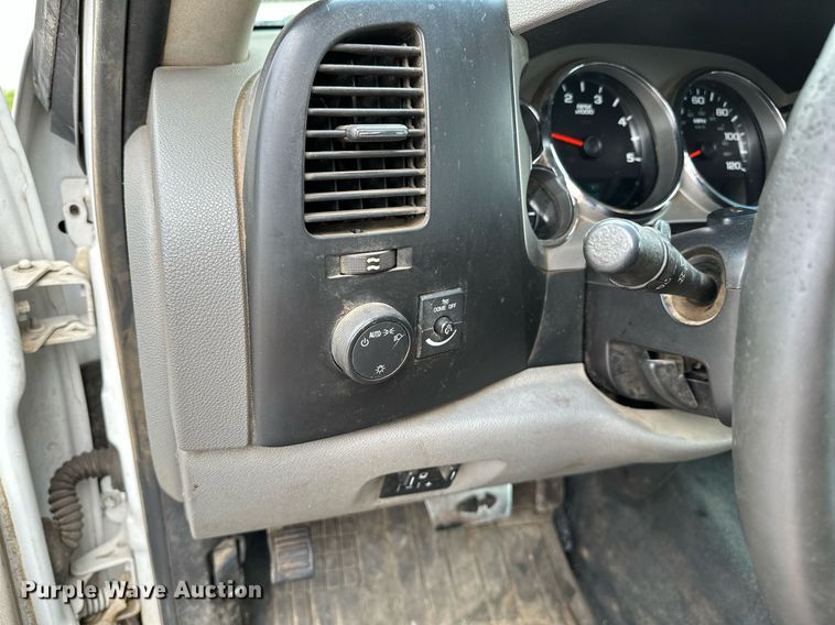 image for item DP3153 2013 GMC Sierra 3500HD  Crew Cab flatbed pickup truck