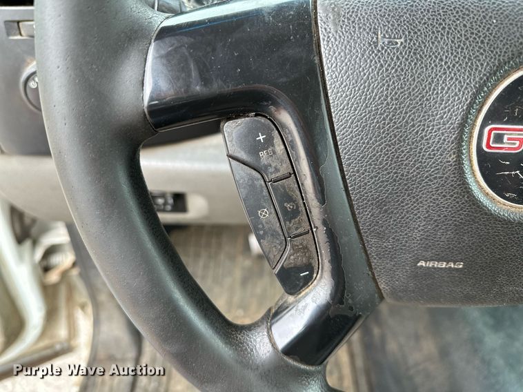 image for item DP3153 2013 GMC Sierra 3500HD  Crew Cab flatbed pickup truck