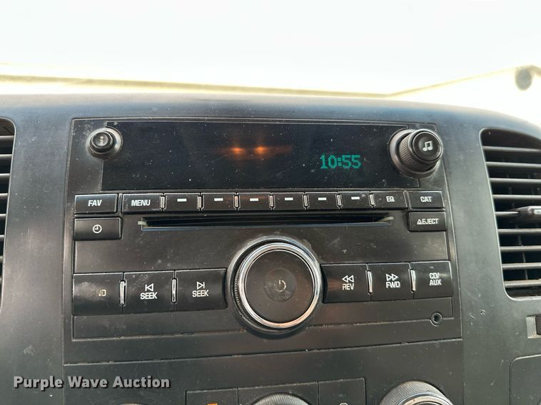 image for item DP3153 2013 GMC Sierra 3500HD  Crew Cab flatbed pickup truck