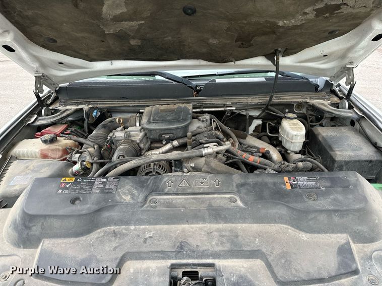 image for item DP3153 2013 GMC Sierra 3500HD  Crew Cab flatbed pickup truck