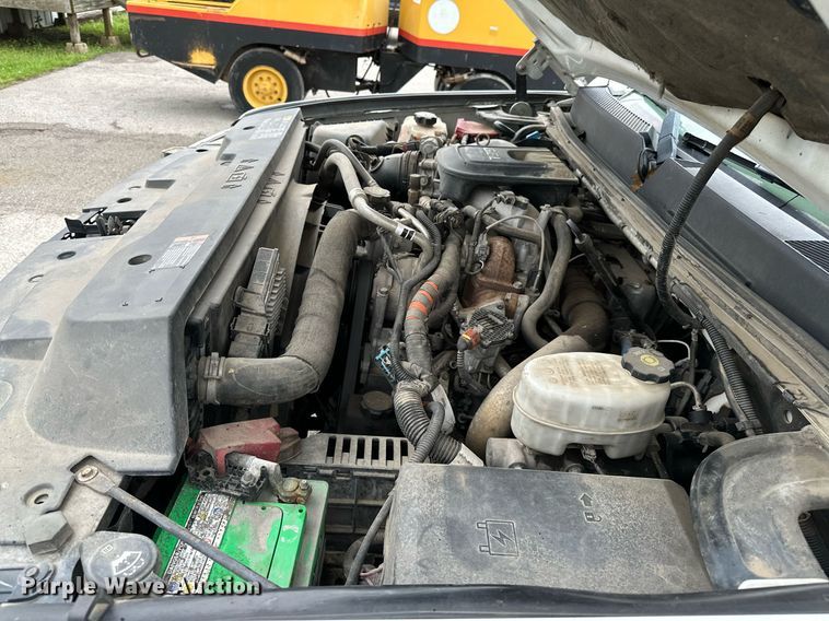 image for item DP3153 2013 GMC Sierra 3500HD  Crew Cab flatbed pickup truck