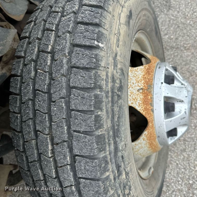 image for item DP3153 2013 GMC Sierra 3500HD  Crew Cab flatbed pickup truck