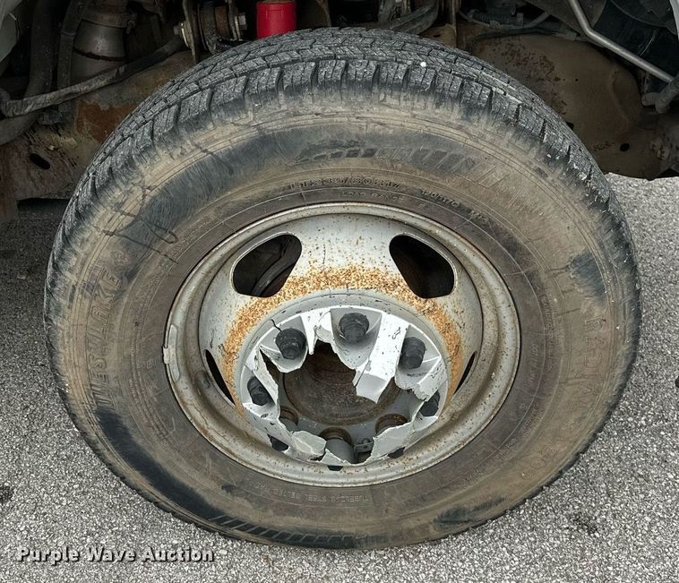 image for item DP3153 2013 GMC Sierra 3500HD  Crew Cab flatbed pickup truck