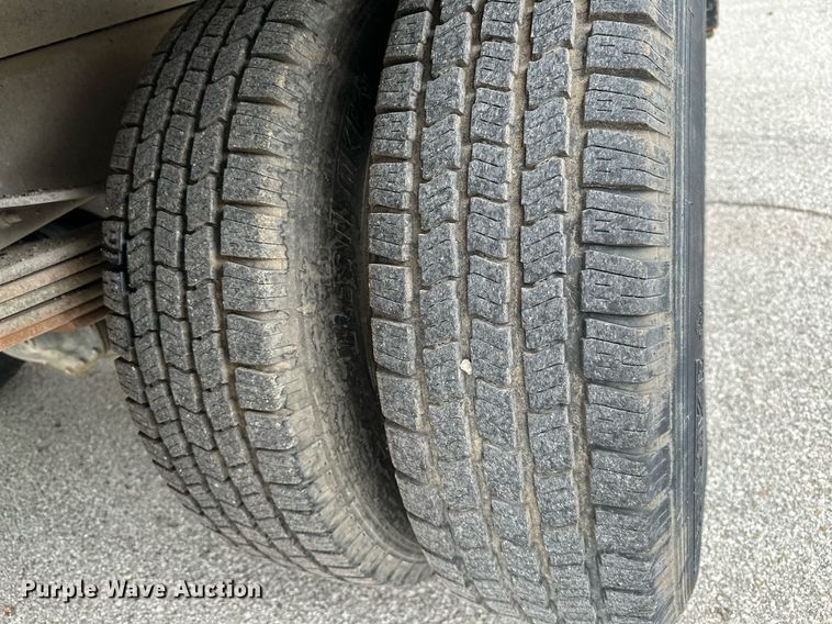 image for item DP3153 2013 GMC Sierra 3500HD  Crew Cab flatbed pickup truck